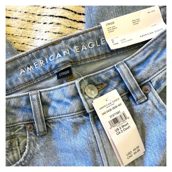 AE Strigid Mom Jean 2 Short Light Blue Breeze Wash NWT - Picture 10 of 10